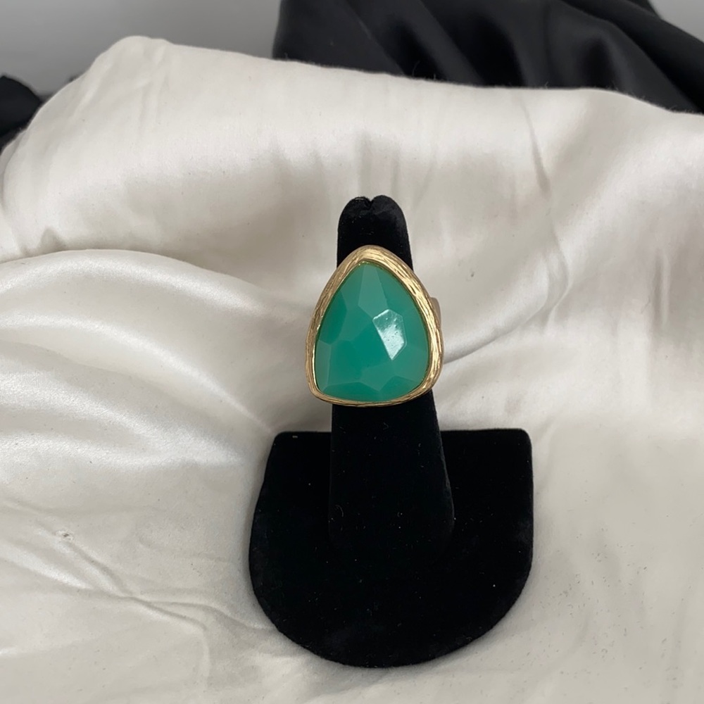 Green stone statement ring… Adjustable